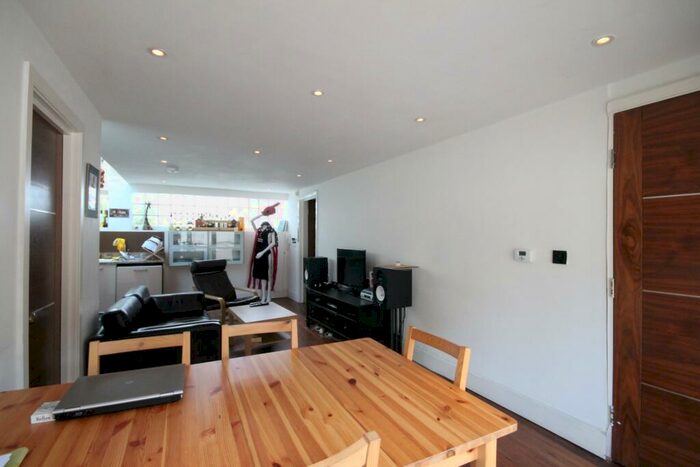 4 Bedroom House To Rent In White House, Hartham Road, Islington, N7