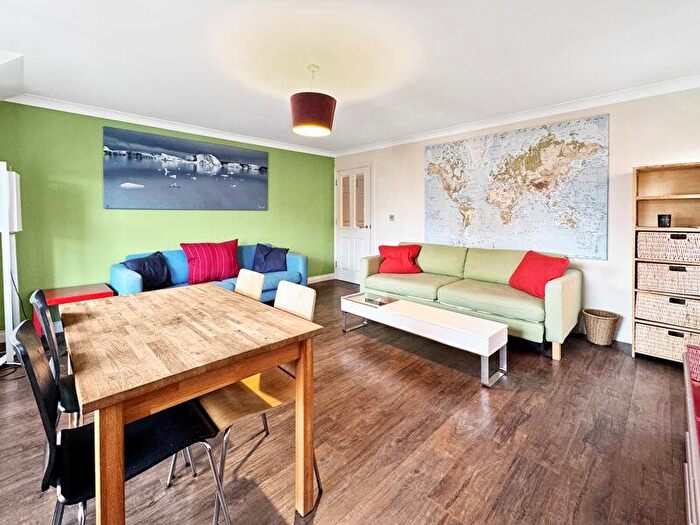 2 Bedroom Apartment To Rent In Consort Road, Cowes, PO31