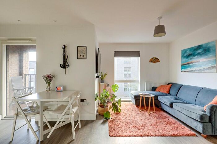 1 Bedroom Flat For Sale In Adenmore Road, Catford, London, SE6