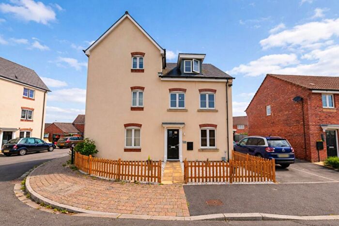 3 Bedroom Town House For Sale In Wilson Gardens, West Wick - Superb Town House, BS24