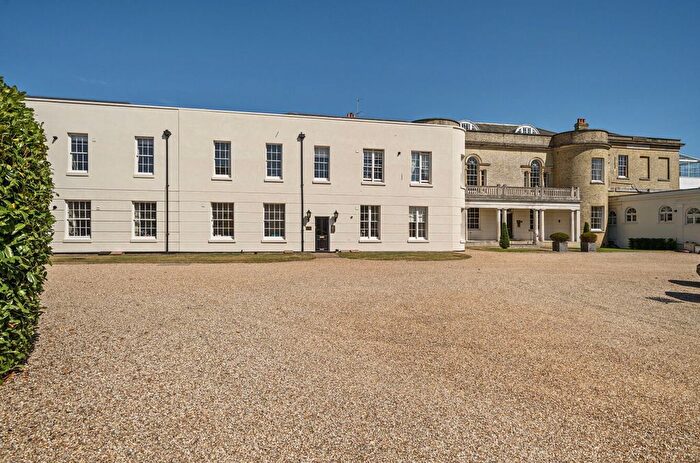 2 Bedroom Flat For Sale In Aldingbourne Drive, Crockerhill, PO18
