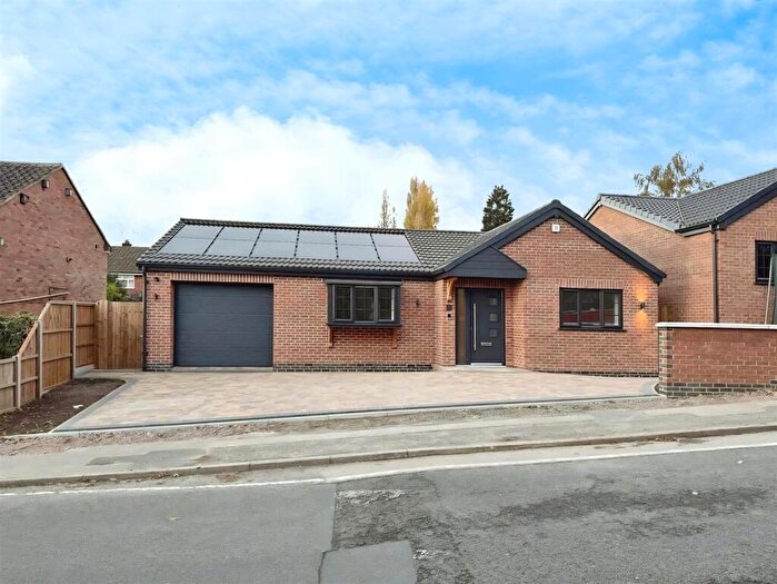 3 Bedroom Detached Bungalow For Sale In Gilmorton Avenue, Leicester, LE2