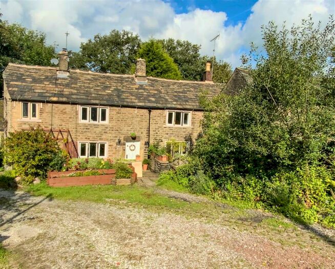 3 Bedroom Cottage For Sale In Hague Street, Glossop, SK13