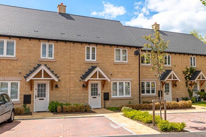 3 Bedroom Semi-Detached House To Rent In Drew Close, Abingdon, OX13