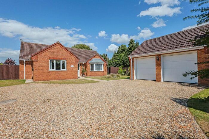 2 Bedroom Detached Bungalow For Sale In Wheatfields, Whaplode, PE12