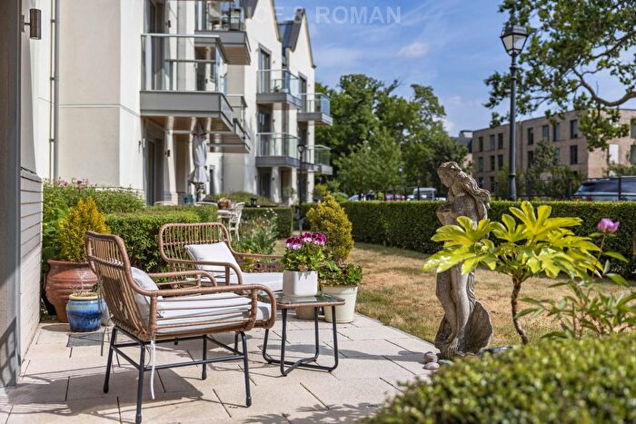 2 Bedroom Flat For Sale In Cooper`S Hill, Egham, TW20