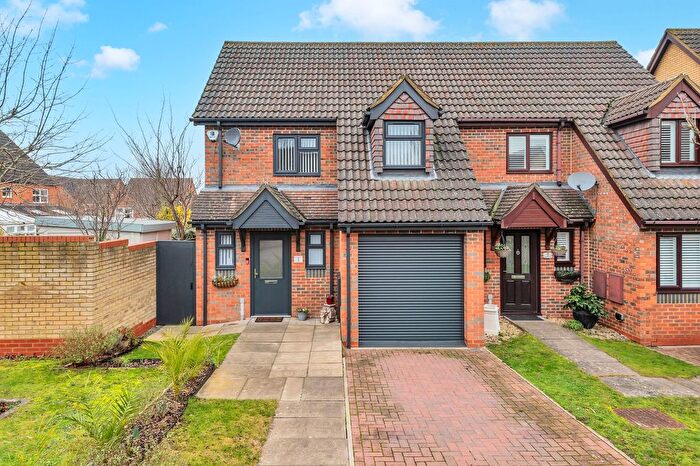 2 Bedroom Semi Detached House For Sale In Kestrel Way, Royston, SG8