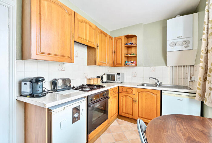 1 Bedroom Apartment For Sale In Cheam Common Road, Worcester Park, KT4