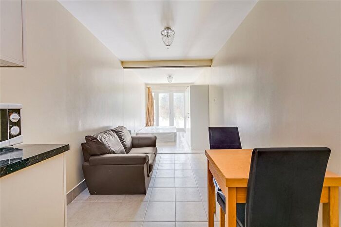 Studio To Rent In Lydford Road, London, NW2