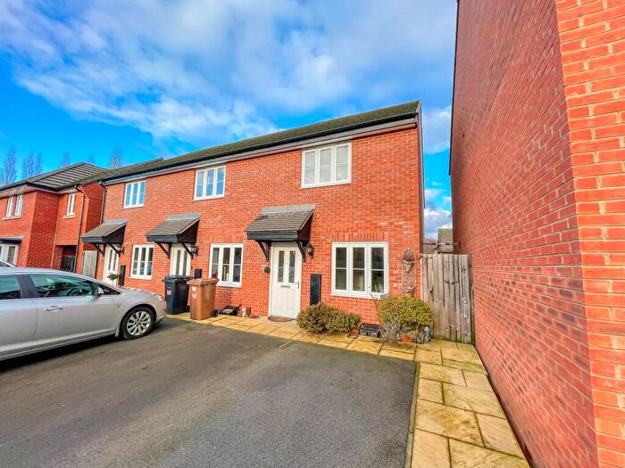 2 Bedroom End Of Terrace House To Rent In Milfoil Avenue, Lincoln, LN1