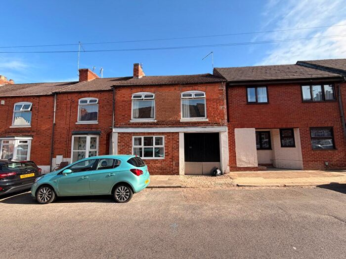 3 Bedroom Flat To Rent In Junction Road, Northampton, NN2