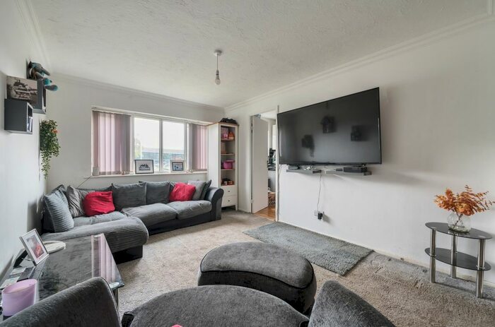 1 Bedroom Flat To Rent In Simmonds Close, Bracknell, Berkshire, RG42