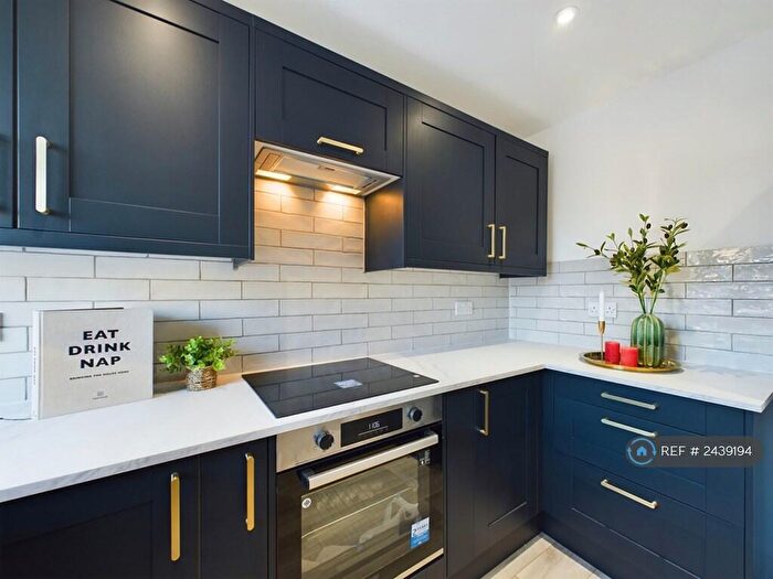 2 Bedroom End Of Terrace House To Rent In Woodhill, London, SE18