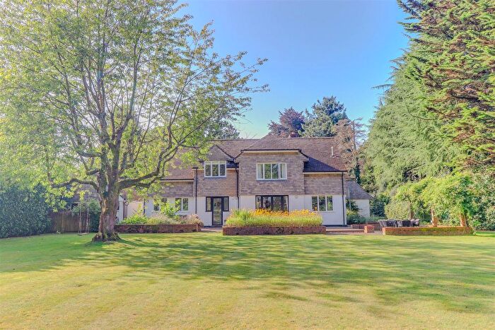 6 Bedroom Property To Rent In Mark Way, Godalming, GU7