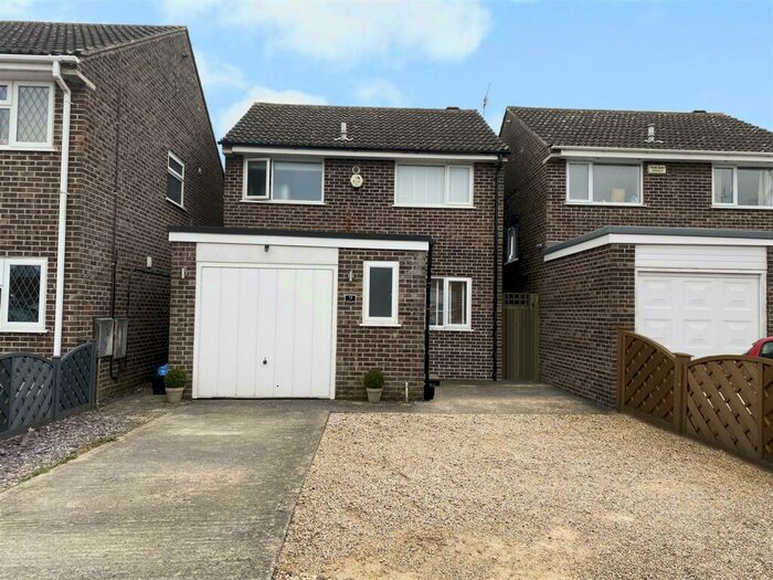 3 Bedroom House To Rent In Adber Close, Yeovil, BA21