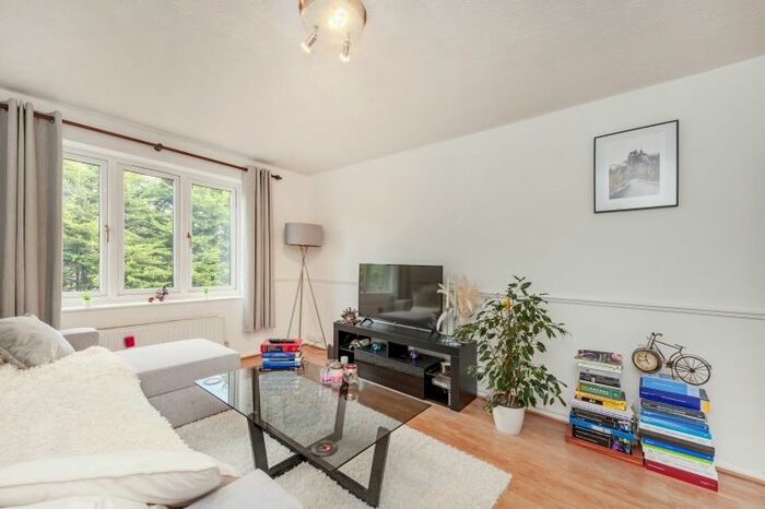 1 Bedroom Flat To Rent In Burnt Ash Hill, London SE12