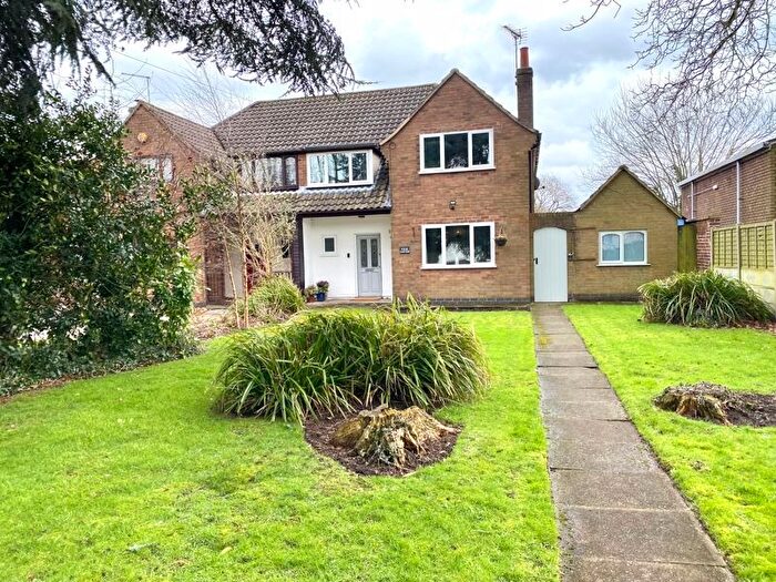 3 Bedroom Semi-Detached House For Sale In Castle Road, Hartshill, Nuneaton, CV10