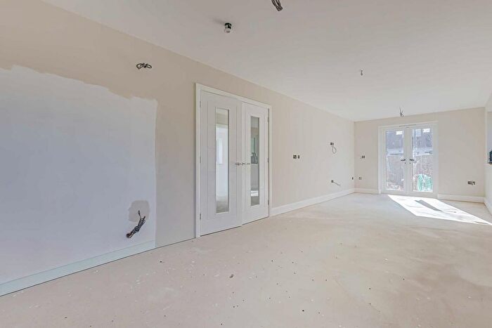 2 Bedroom Bungalow For Sale In Leamington Road, Hockley, SS5