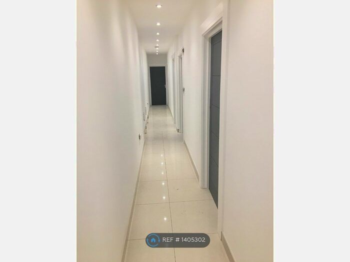 2 Bedroom Flat To Rent In High Street, Grays, RM17