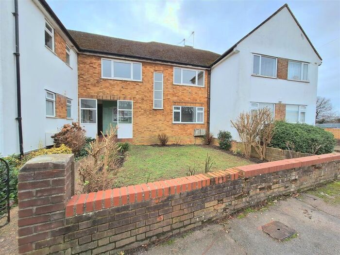2 Bedroom Maisonette To Rent In Station Close, Brookmans Park, Herts, AL9