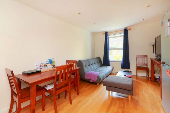 3 Bedroom Flat To Rent In Allardyce Street, London, SW4