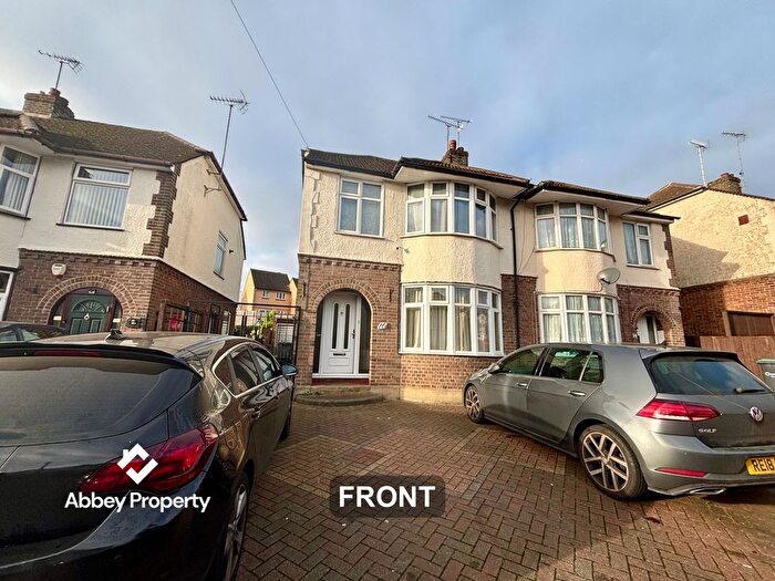 3 Bedroom Semi-Detached House To Rent In Eaton Valley Road, Luton, LU2
