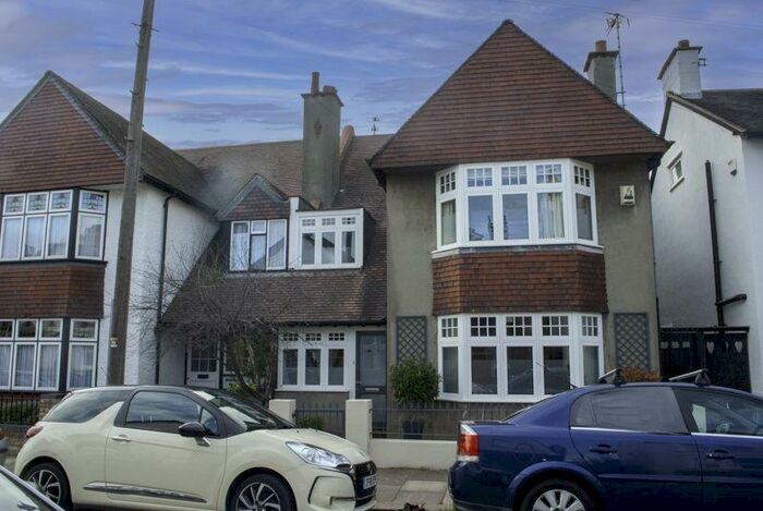 4 Bedroom Semi-Detached House To Rent In Carlton Drive, Leigh-On-Sea, SS9