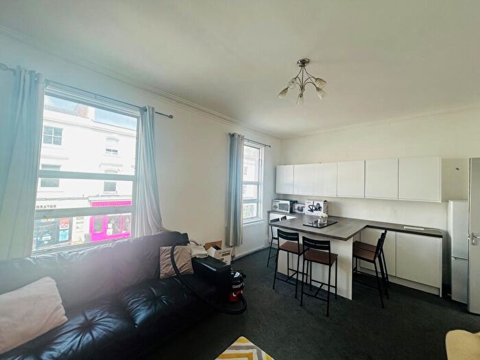 1 Bedroom Flat To Rent In Room, Warwick Street, Leamington Spa, CV32
