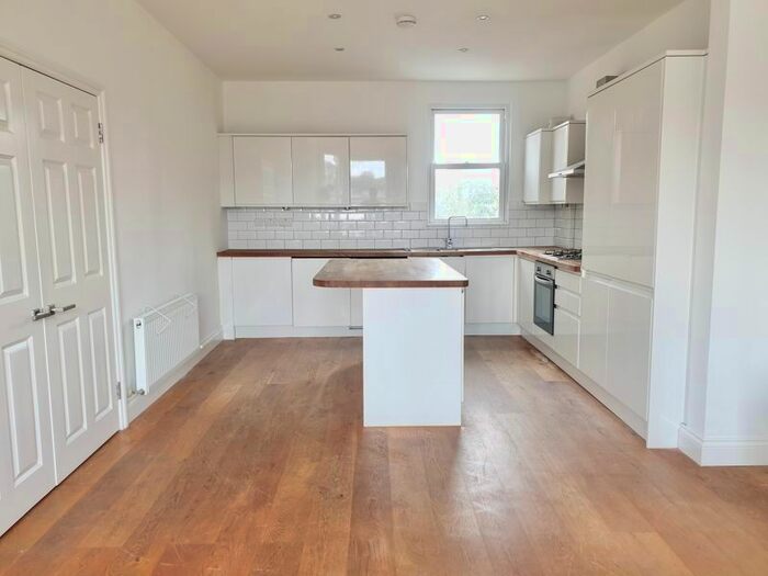 3 Bedroom Property To Rent In Oakhill Road, London, SW15