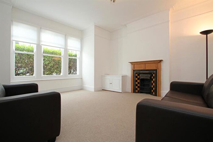 2 Bedroom Flat To Rent In Lavender Sweep, London, SW11