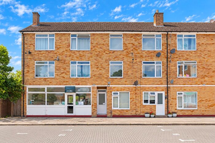 2 Bedroom Flat For Sale In Spencer Avenue, Yarnton, OX5
