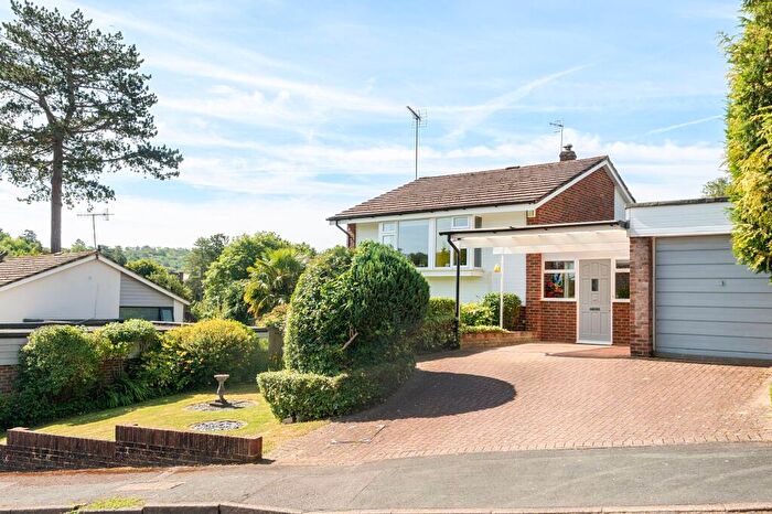 4 Bedroom Detached House For Sale In Dunedin Drive, Caterham, CR3
