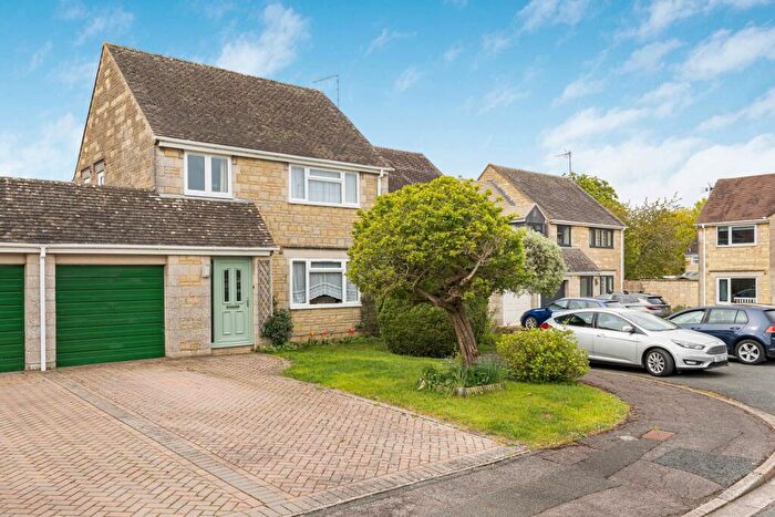 3 Bedroom Link Detached House For Sale In Alexander Drive, Cirencester, Gloucestershire, GL7