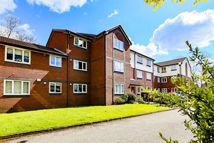 2 Bedroom Flat To Rent In The Hollies, Eccles Old Road, Salford, M6