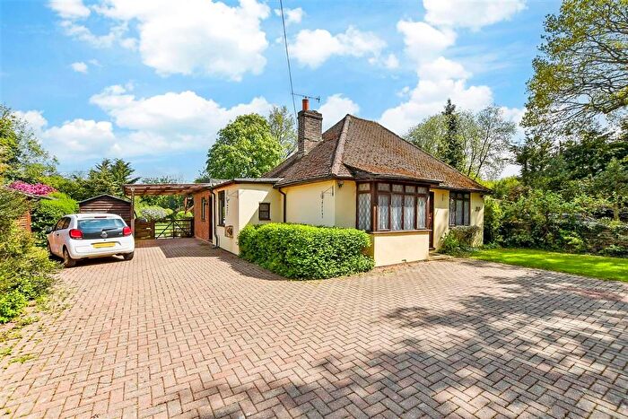 2 Bedroom Bungalow For Sale In Peeks Brook Lane, Horley, Surrey, RH6
