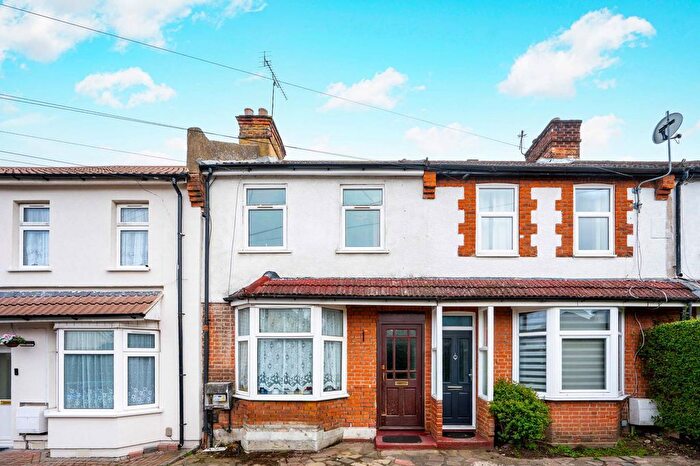 3 Bedroom Semi-detached House For Sale In Frailey Hill, Woking, GU22