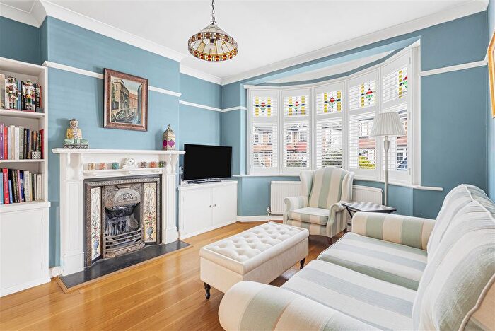 4 Bedroom Property For Sale In Linkway, Raynes Park, SW20