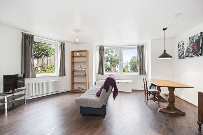 2 Bedroom Flat To Rent In Danebury, North Kensington, W10