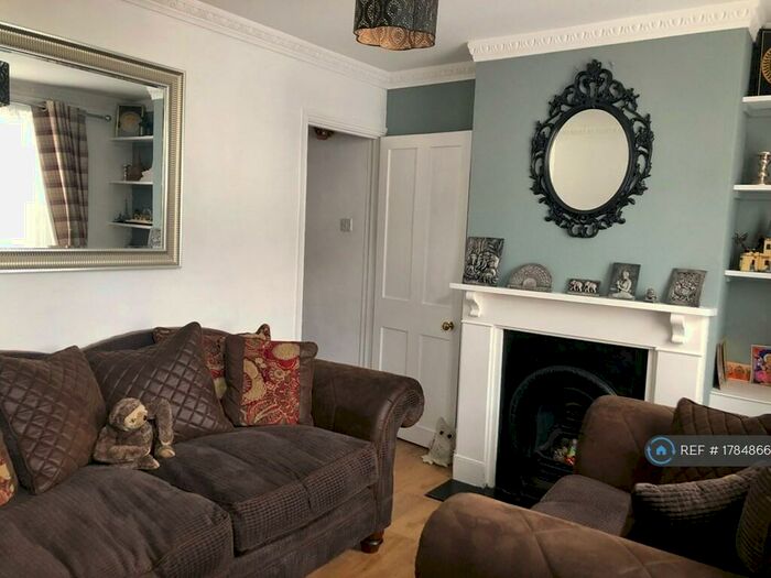 3 Bedroom Terraced House To Rent In Blenheim Gardens, Reading, RG1