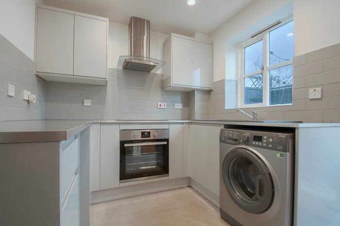 2 Bedroom Terraced House To Rent In Amblecote Road, London, SE12