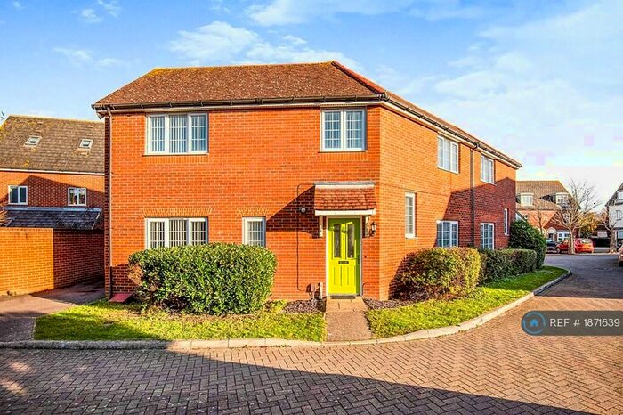 4 Bedroom Semi-Detached House To Rent In Honesty Close, Sittingbourne, ME10