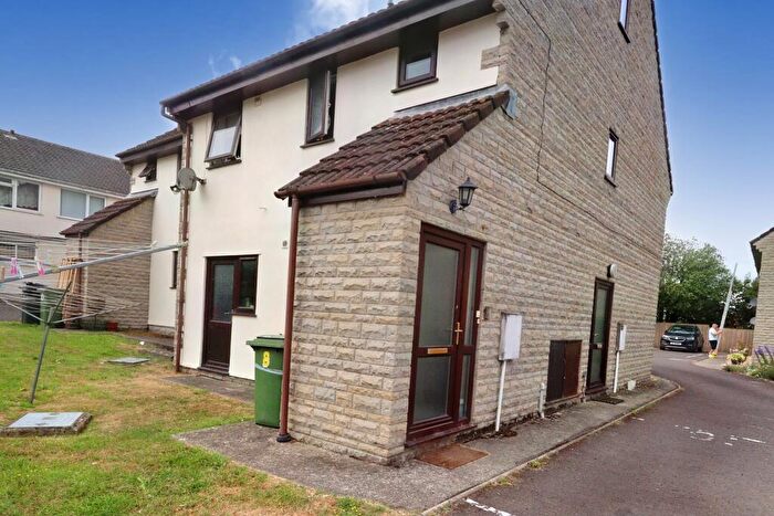 2 Bedroom Flat To Rent In Lavender Court, Street, Somerset, BA16