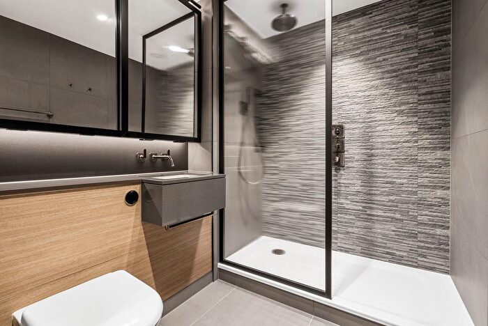 3 Bedroom Flat To Rent In Palmer Road, London, SW11