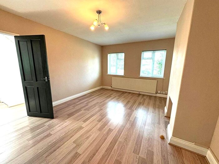 3 Bedroom Property To Rent In Whitefields Road, Cheshunt, Waltham Cross, EN8