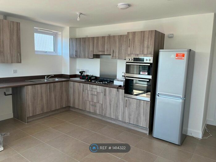 2 Bedroom Flat To Rent In George Holmes Way, Bristol, BS16