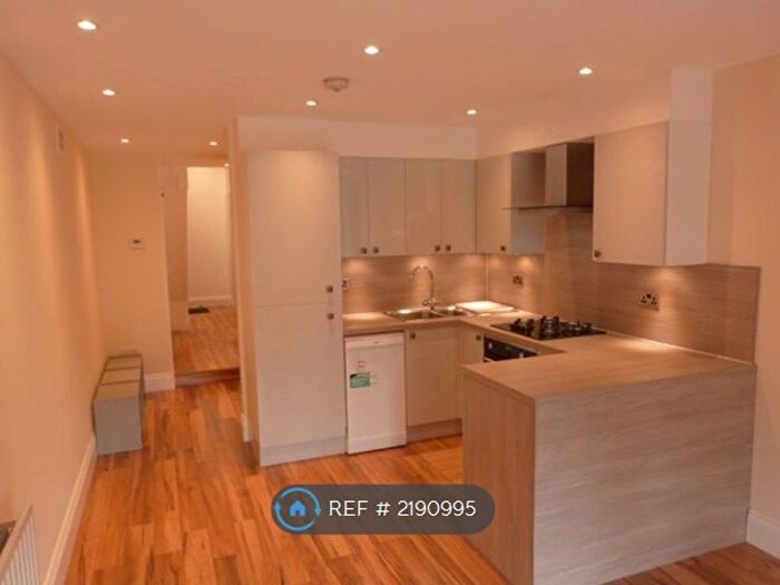 2 Bedroom Flat To Rent In Nether Street Ground Floor, London, N12