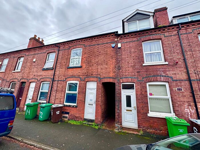 5 Bedroom Semi-Detached House To Rent In Cycle Road, NG7