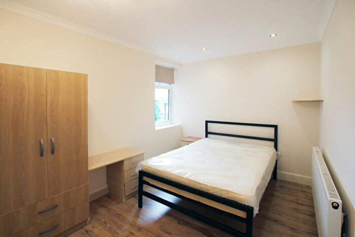 Studio To Rent In Barnett Street, Whitechapel, London, E1