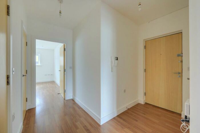 2 Bedroom Flat To Rent In Desvignes Drive, Hither Green, London, SE13
