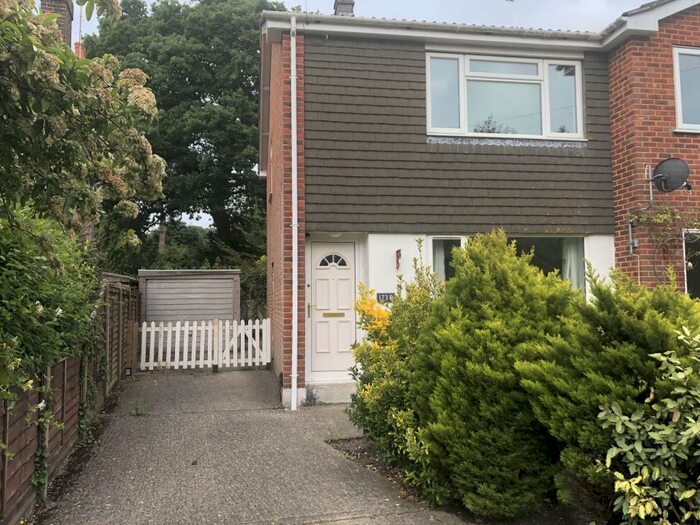 2 Bedroom Apartment To Rent In River Way, Christchurch, BH23